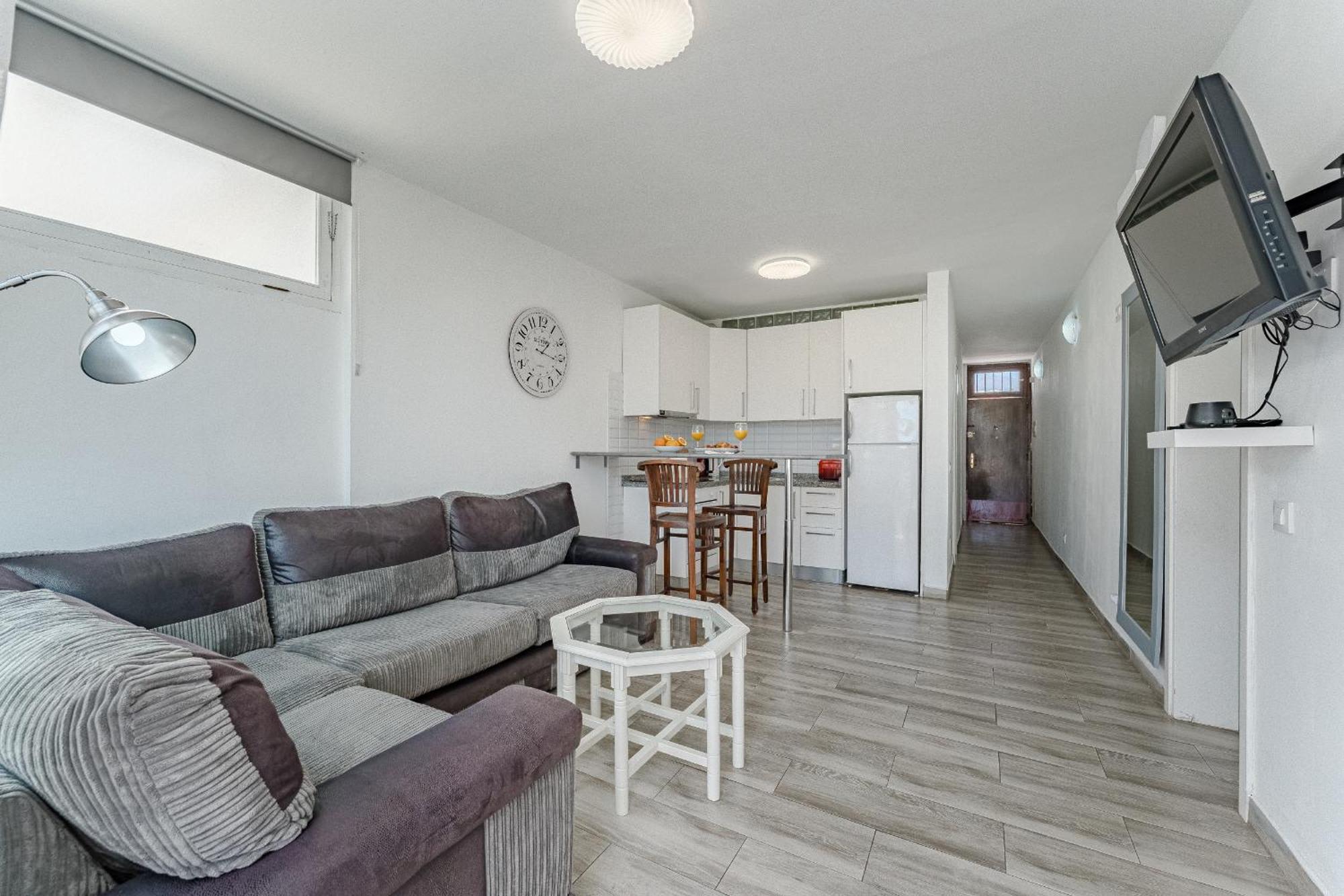 Primavera Tranquil Retreat 2-Bedroom Apartment With Balcony, Garden View & Fiber Wifi Arona  Buitenkant foto