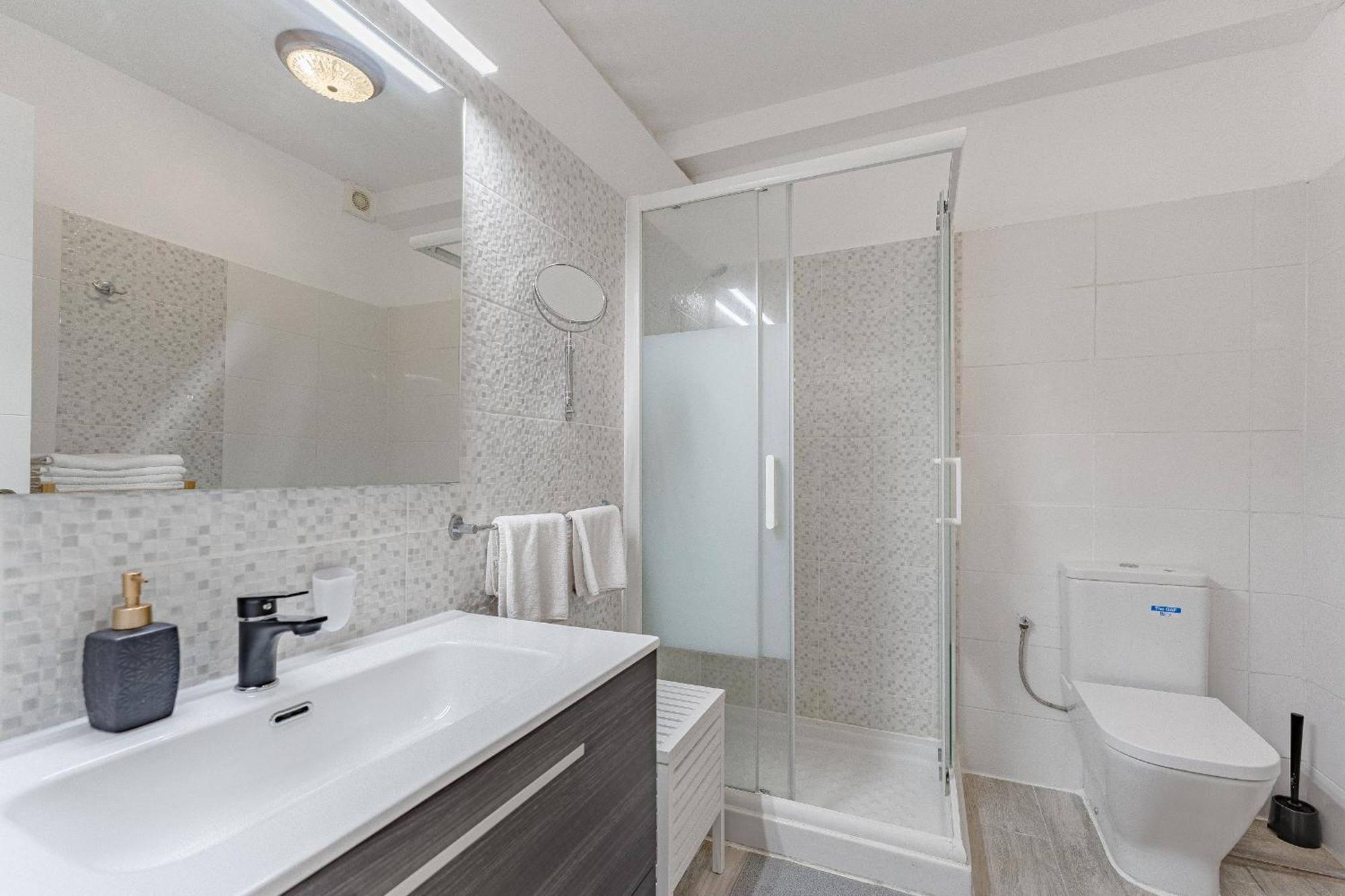 Primavera Tranquil Retreat 2-Bedroom Apartment With Balcony, Garden View & Fiber Wifi Arona  Buitenkant foto