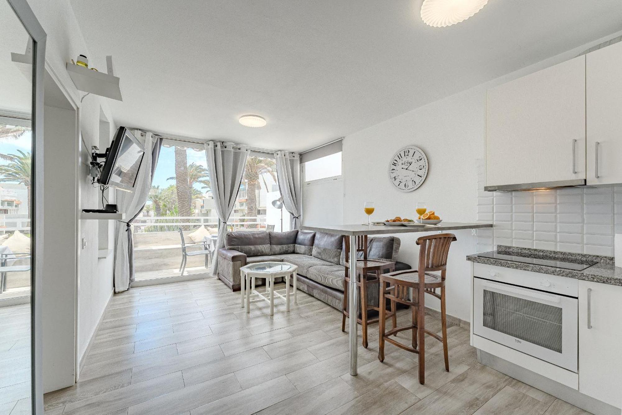 Primavera Tranquil Retreat 2-Bedroom Apartment With Balcony, Garden View & Fiber Wifi Arona  Buitenkant foto