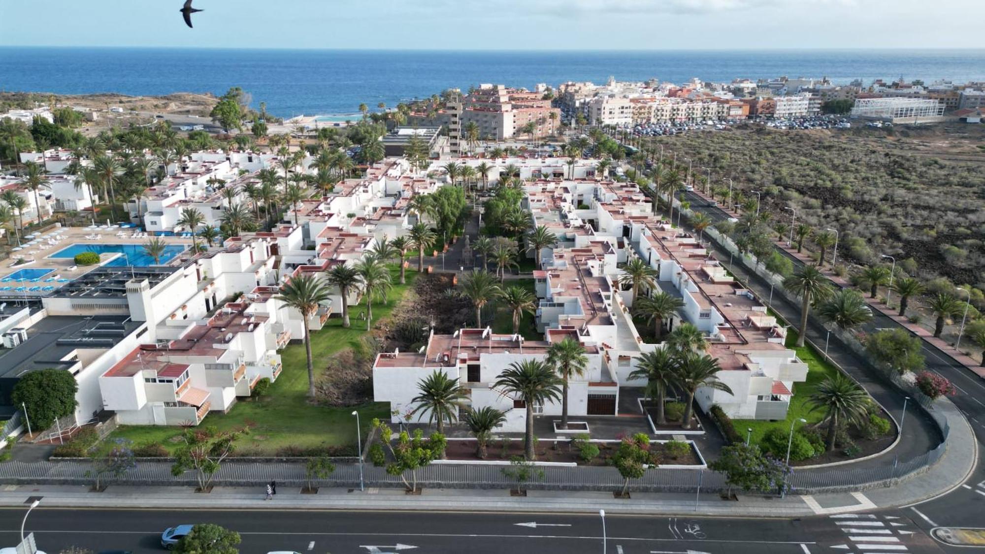Primavera Tranquil Retreat 2-Bedroom Apartment With Balcony, Garden View & Fiber Wifi Arona  Buitenkant foto